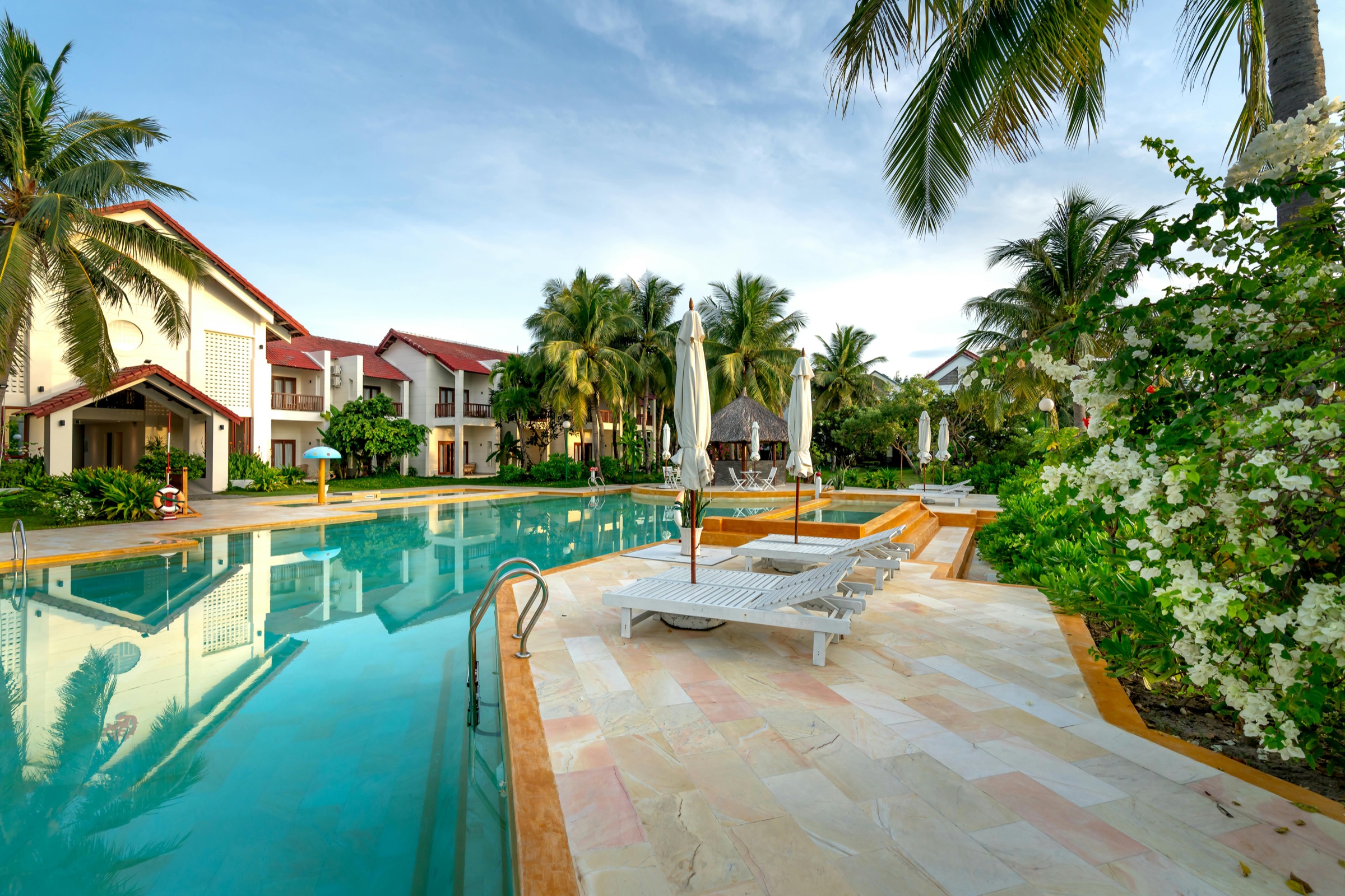 Premium villa and landscape construction by ODD Studio